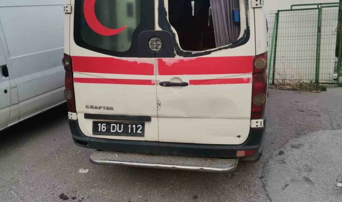 Bursa’da akılalmaz olay : Hastaneye ait ambulansın ve güvenlik kulübesinin camlarını kırdılar BURSA'DA AKILALMAZ OLAY : HASTANEYE AİT AMBULANSIN VE GÜVENLİK KULÜBESİNİN