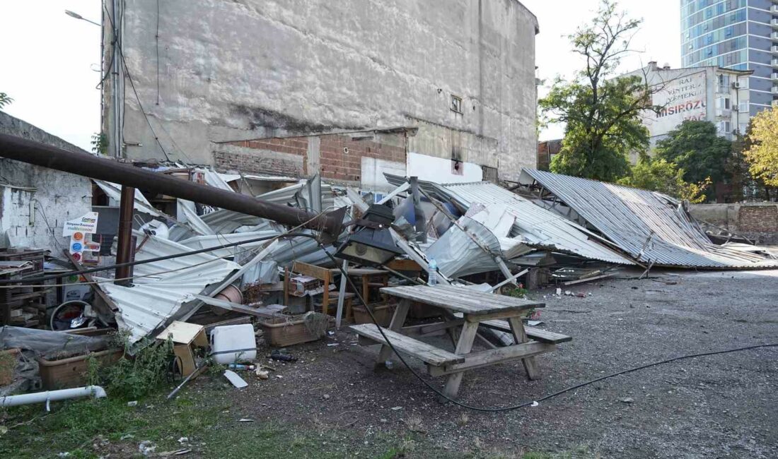 Bursa’da arsa sahibi kiracısının dükkanına ekskavatörle daldı BURSA’DA BİR ARSA SAHİBİ İÇİNDE KİRACISI BULUNAN ARSAYI MÜTEAHHİTE VERDİ.