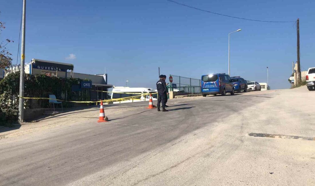 Bursa’da cezaevinden izinli çıktı, silahla vurularak yaralandı BURSA'NIN GEMLİK İLÇESİNDE CEZAEVİNDEN İZİNLİ ÇIKAN ŞAHIS, SİLAHLA VURULARAK YARALANDI.