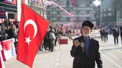 BURSA'DA CUMHURİYET'İN İLANININ 101. YILDÖNÜMÜ BÜYÜK COŞKUYLA KUTLANDI. KUTLAMALARA BİNLERCE