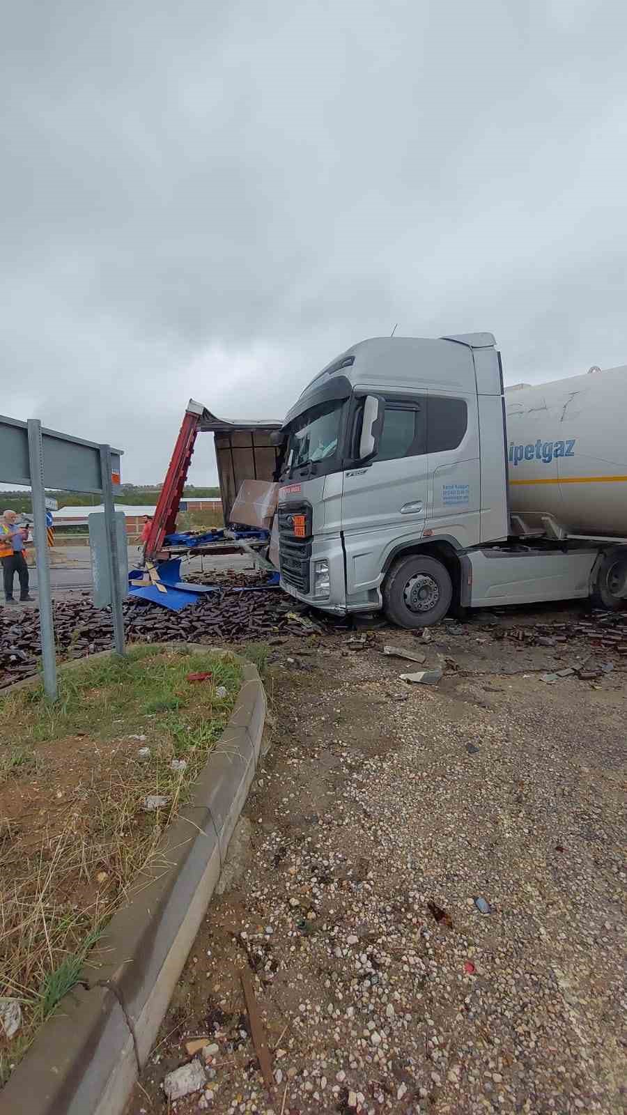 BURSA’DA FECİ KAZA : 2 YARALI