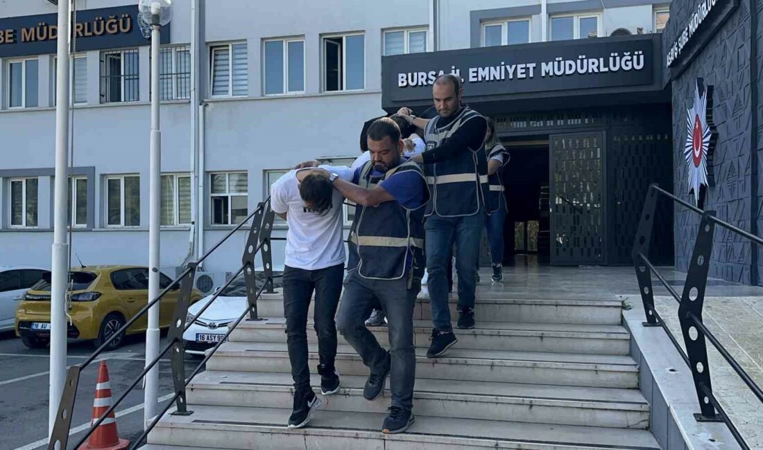 Bursa’da fuhuş operasyonu : 4 kadın kurtarıldı, 4 şüpheli yakalandı BURSA'DA FUHUŞ OPERASYONU : 4 ŞÜPHELİ YAKALANDI, 4 MAĞDUR KADIN