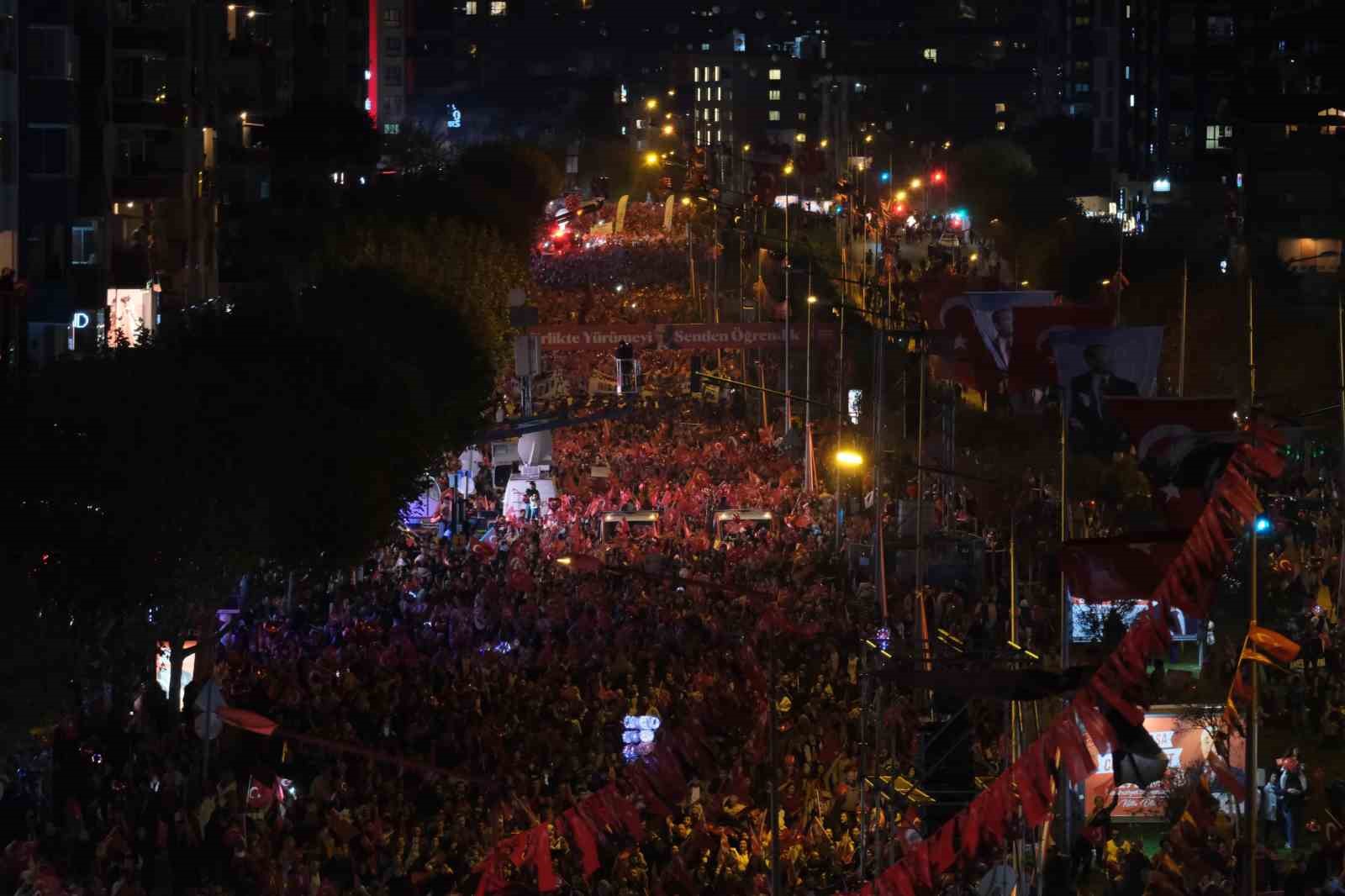 CUMHURİYET’İN İLANININ 101. YILINI BÜTÜN BURSA BİRLİKTE NİLÜFER’DE KUTLADI. BURSA