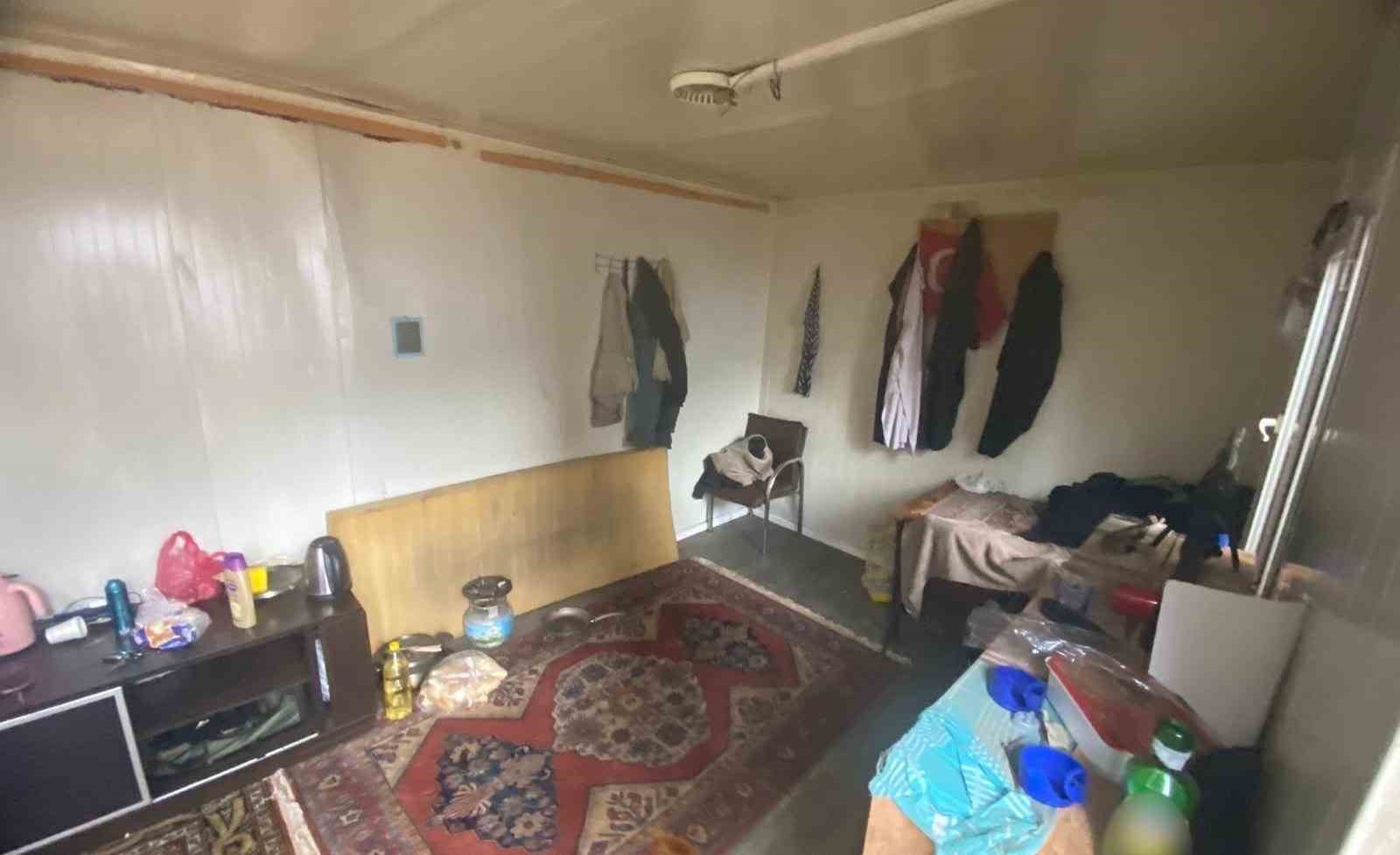 BURSA'DA YABANCI UYRUKLU ŞAHISLARA YER TEMİN EDEREK İŞYERİNDE ÇALIŞTIRDIĞI TESPİT