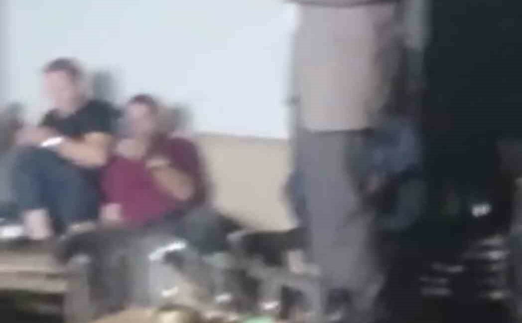 KAHVEYİ FIRTINA VURDU, ONLAR OYUNA DEVAM ETTİ