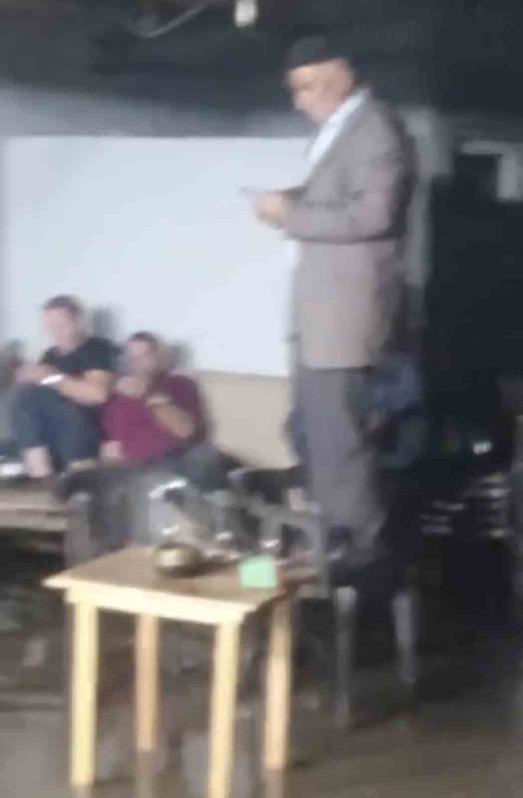 KAHVEYİ FIRTINA VURDU, ONLAR OYUNA DEVAM ETTİ