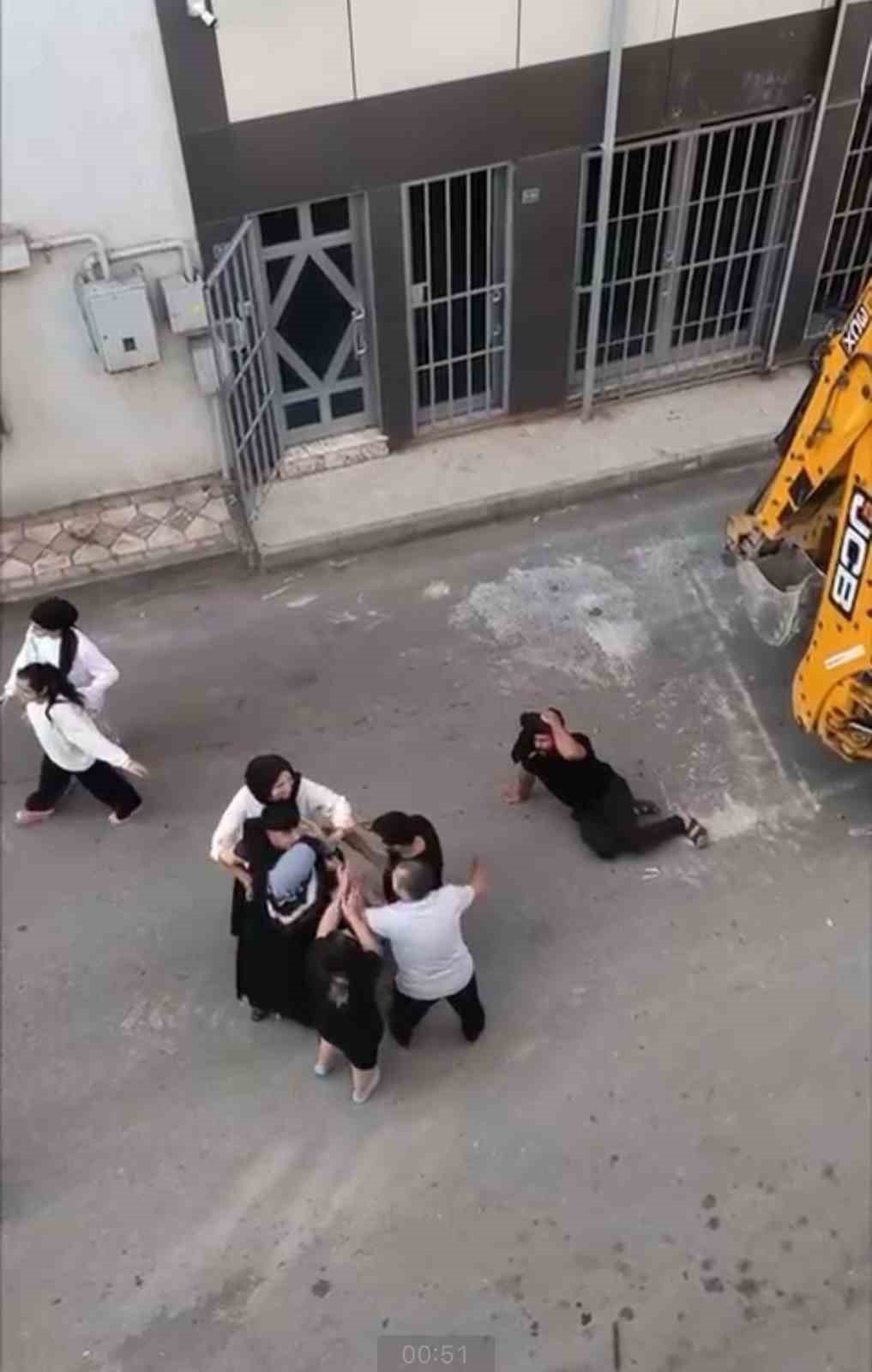 BURSA’DA KÜREKLİ YUMRUKLU KAVGA KAMERADA