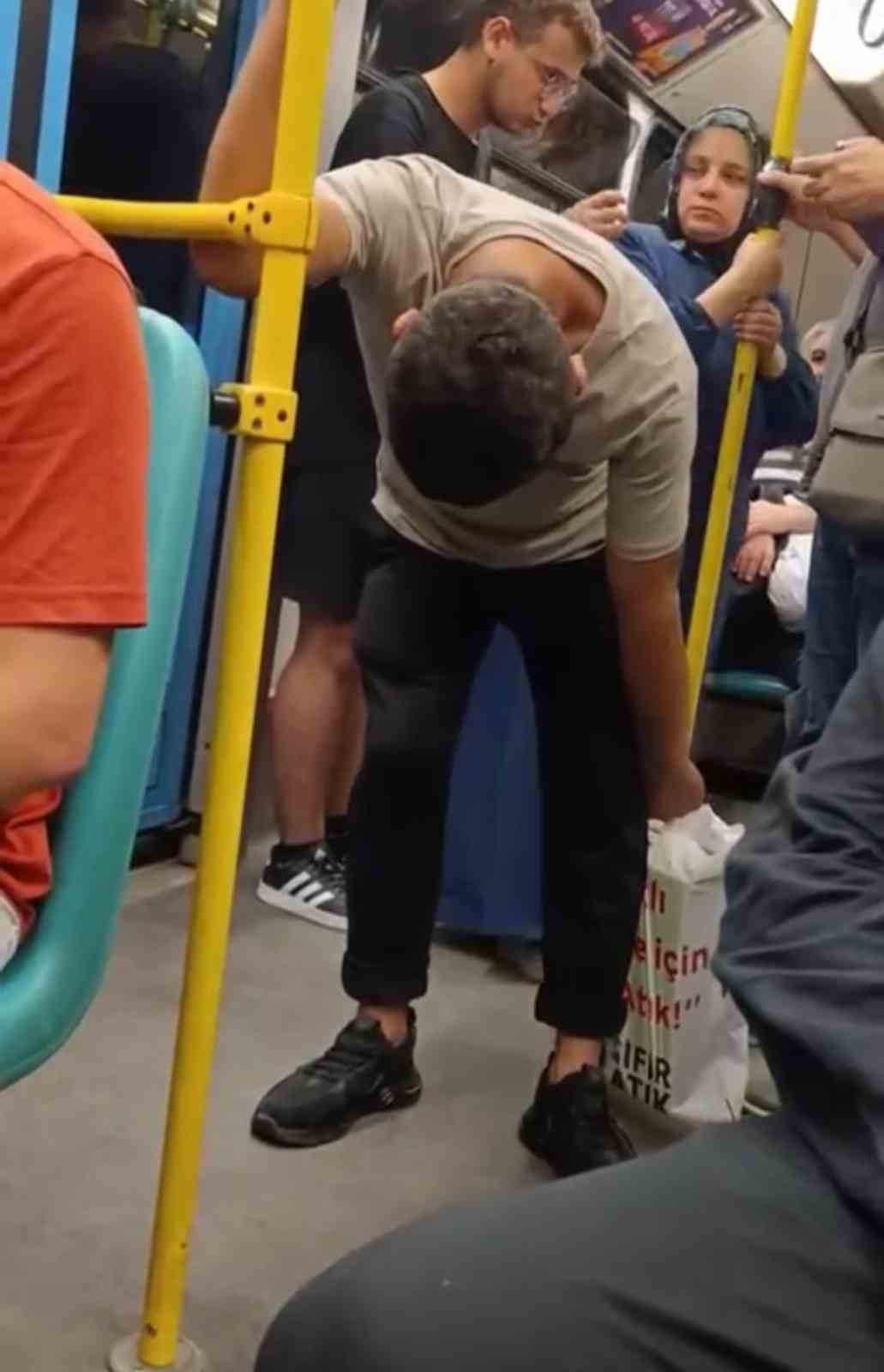 BURSA'DA UYUŞTURUCU MADDE ETKİSİNDEKİ BİR KİŞİ METROYA BİNDİ. METRO İÇİNDE