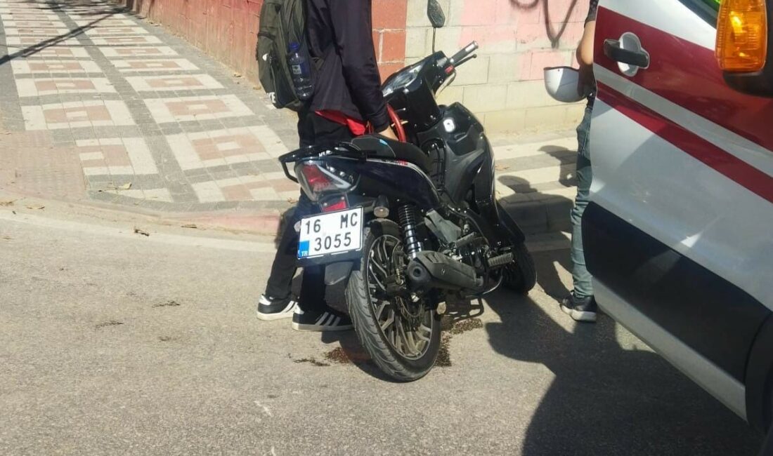 Bursa’da otomobil ile motosiklet çarpıştı: 3 yaralı BURSA'NIN İNEGÖL İLÇESİNDE MEYDANA GELEN KAZADA OTOMOBİL İLE ÇARPIŞAN MOTOSİKLETTEKİ