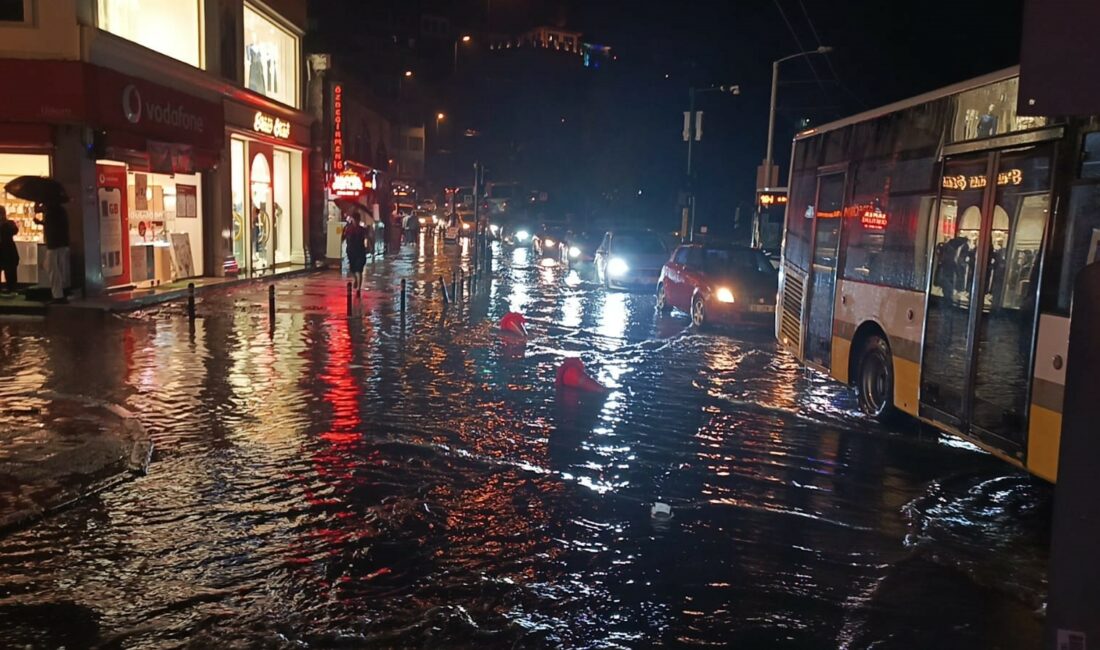 Bursa’da sağanak cadde ve sokakları göle çevirdi BURSA’DA 30 DAKİKALIK SAĞANAK YAĞIŞ HAYATI OLUMSUZ ETKİLEDİ.