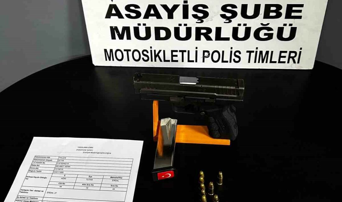 Bursa’da şüpheli araçtan tabanca ve uyuşturucu çıktı BURSA'DA ŞÜPHELENDİKLERİ OTOMOBİLİ DURDURAN EKİPLER, 2 SUÇ MAKİNESİNİ KISKIVRAK YAKALADI.