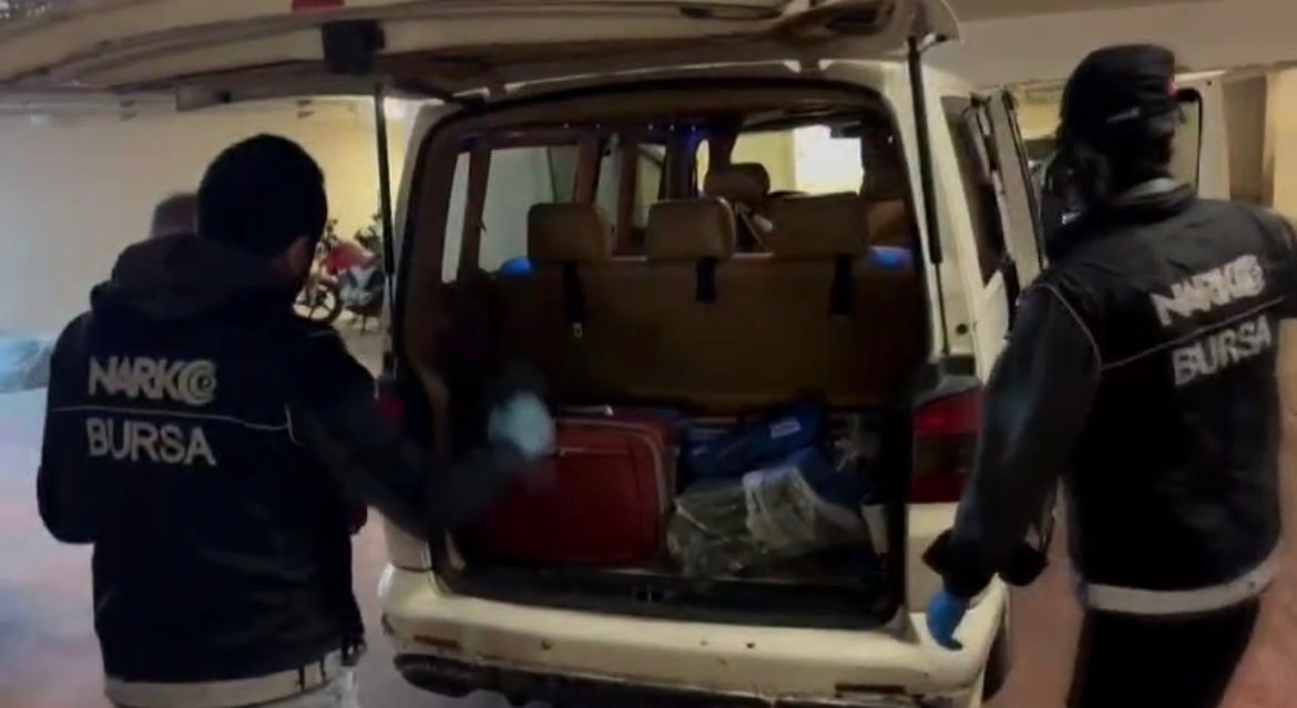 BURSA İL EMNİYET MÜDÜRLÜĞÜ NARKOTİK SUÇLARLA MÜCADELE ŞUBE MÜDÜRLÜĞÜ EKİPLERİ,