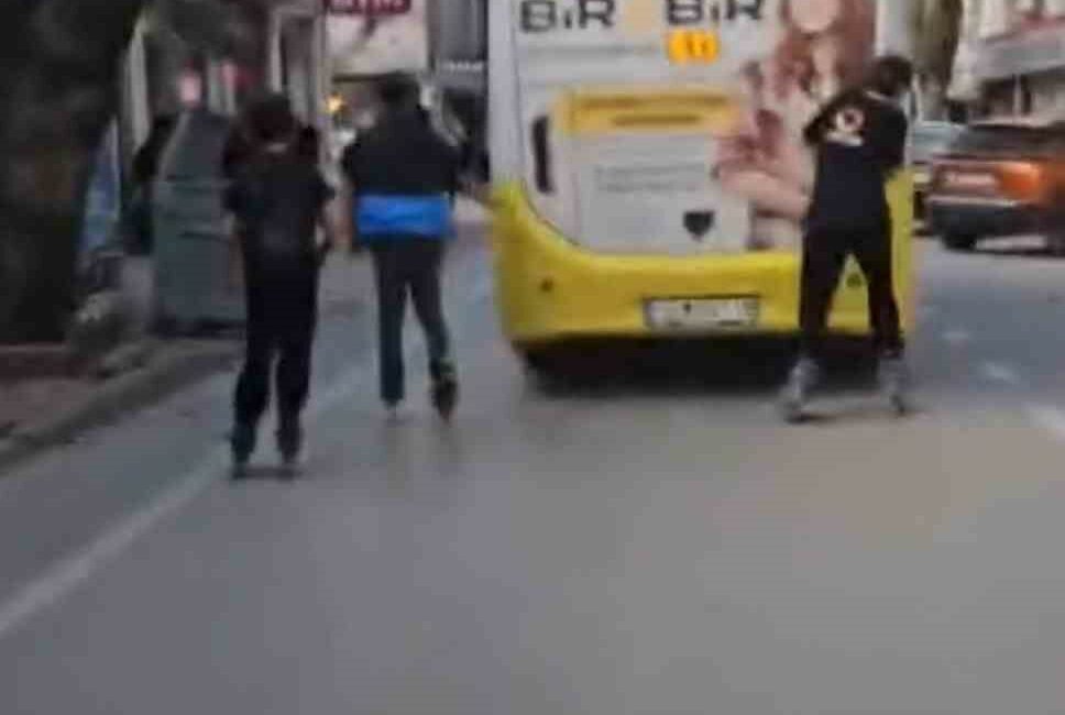 Bursa’da tehlikeli yolculuk kamerada BURSA’DA TEHLİKELİ YOLCULUK KAMERADA