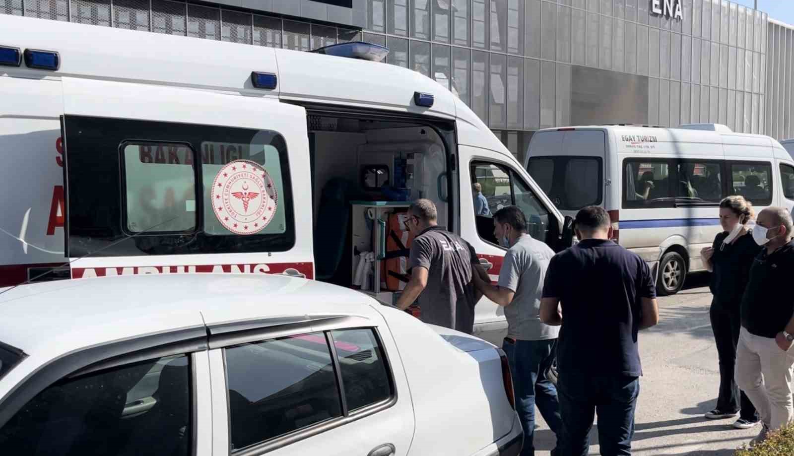 BURSA'NIN OSMANGAZİ İLÇESİNDE BİR TEKSTİL FABRİKASINDA YANGIN ÇIKTI. İTFAİYE EKİPLERİNCE