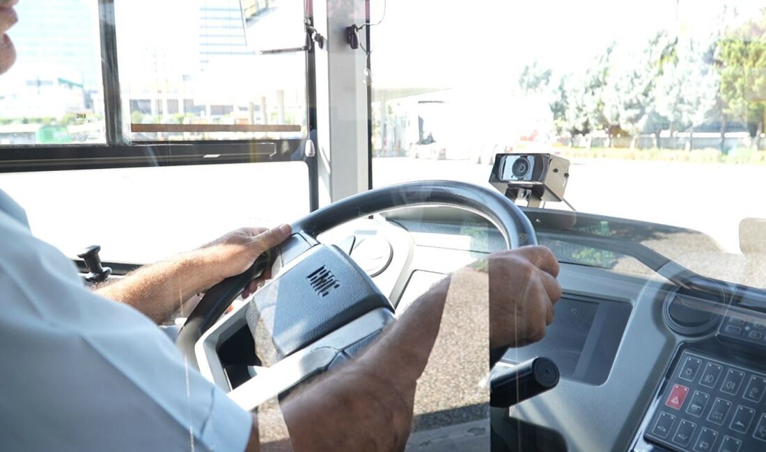 Bursa’da toplu ulaşımda ‘yapay zeka’ dönemi BURSA'DA TOPLU ULAŞIM ARAÇLARININ SÜRÜCÜLERİ YAPAY ZEKA İLE TAKİP EDİLİYOR