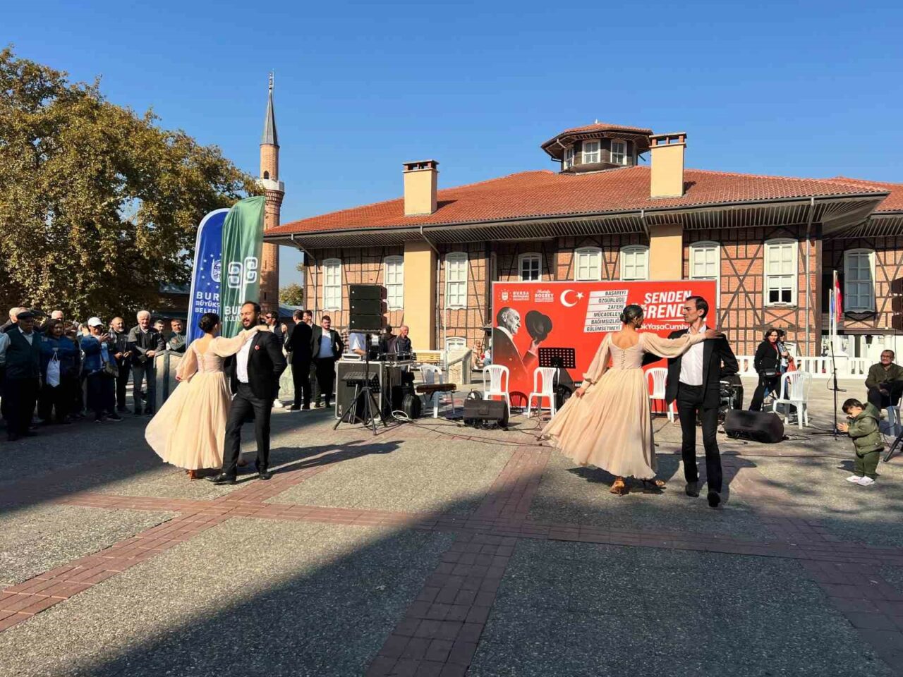 BURSA'NIN DÖRT BİR YANINDA CUMHURİYET BAYRAMI COŞKUSU