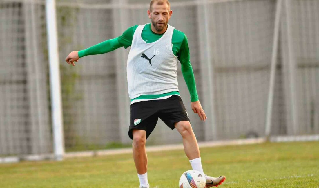 BURSASPOR'DA HAZIRLIKLARI BU AKŞAM YAPILAN İDMANLA DEVAM ETTİ.