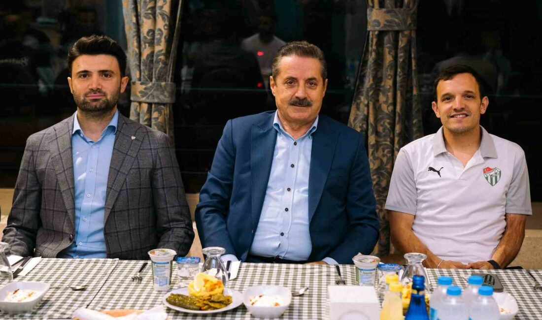 Bursaspor moral yemeğinde bir araya geldi BURSASPOR, MORAL YEMEĞİNDE BİR ARAYA GELDİ.