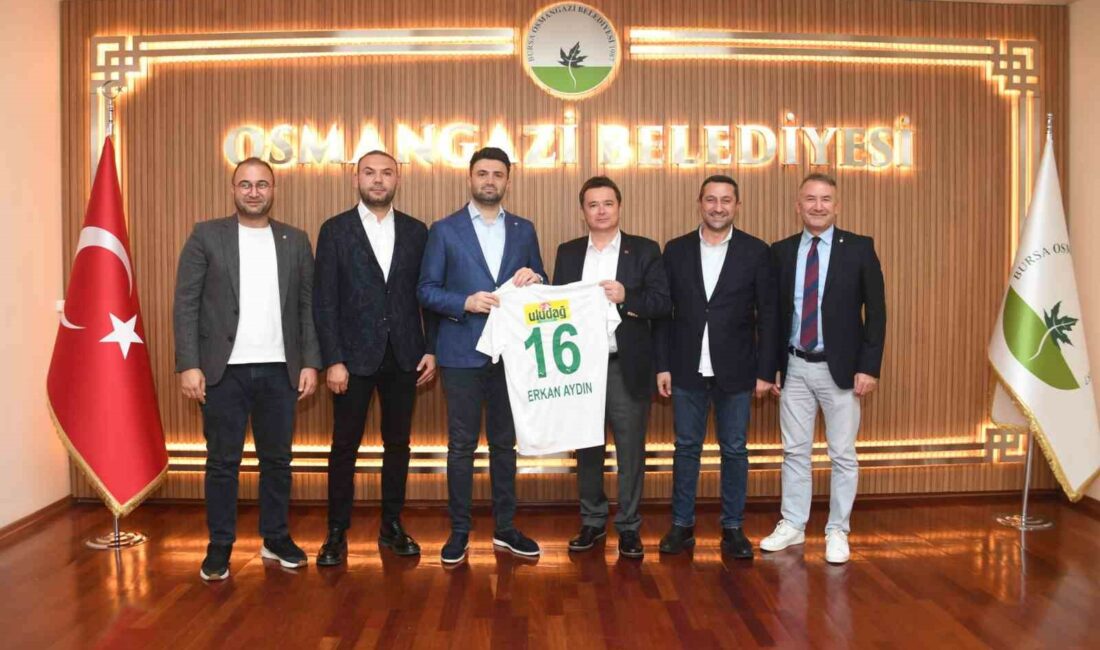Bursaspor Yönetiminden Başkan Aydın’a ziyaret BURSASPOR BAŞKANI ENES ÇELİK VE YÖNETİM KURULU ÜYELERİ, OSMANGAZİ BELEDİYE