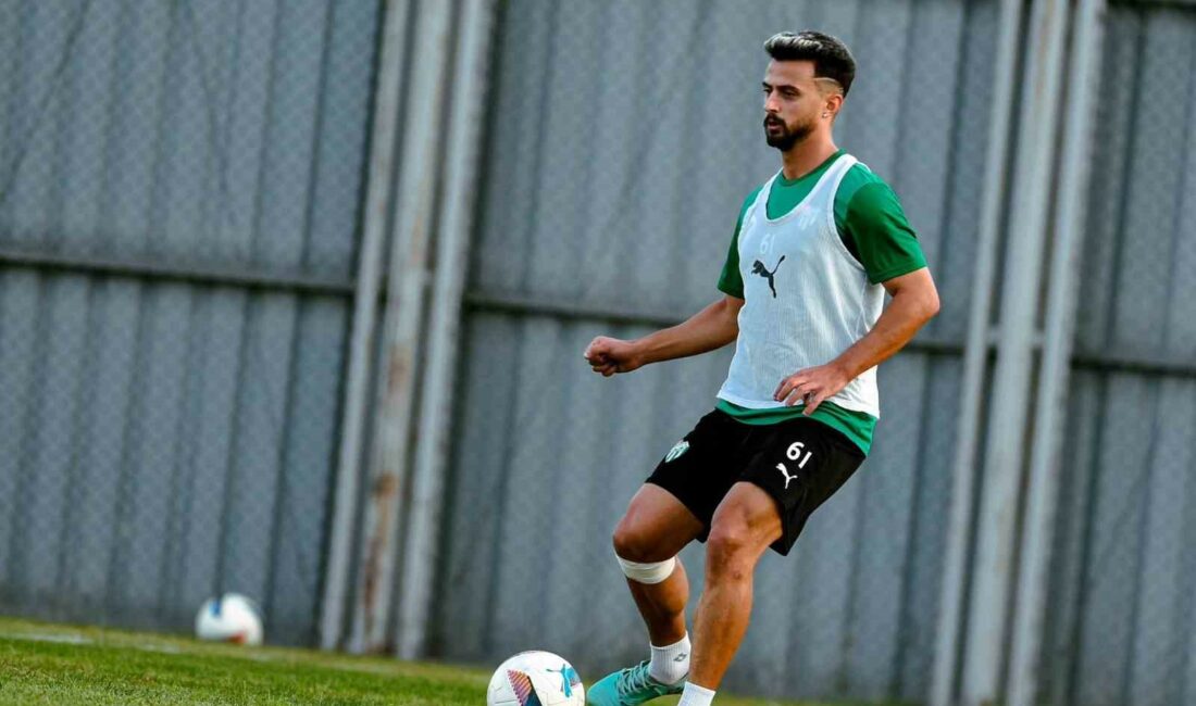 Bursaspor’da Silifke Belediye Spor maçı hazırlıkları başladı BURSASPOR'DA HAZIRLIKLAR ÖZLÜCE İBRAHİM YAZICI TESİSLERİ'NDE DEVAM EDİYOR.