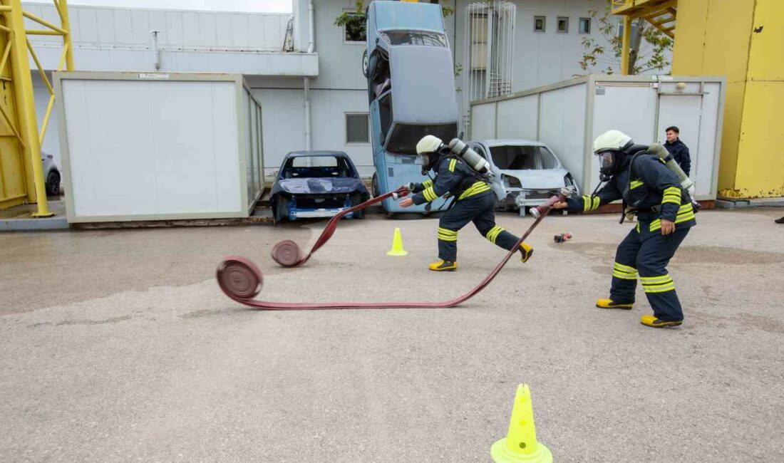 Büyükşehir’den fabrika itfaiyecilerine özel eğitim BURSA BÜYÜKŞEHİR BELEDİYESİ İTFAİYE DAİRESİ BAŞKANLIĞI, ÖZELLİKLE SANAYİ TESİSLERİNDE MEYDANA
