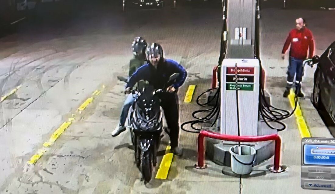 Cezaevinden çıkan kuzenler 10 yıl sonra aynı suçtan içeri girdi ÇIKTIKLARINDA İLK İŞLERİ HIRSIZLIK YAPMAK İÇİN MOTOSİKLET SATIN ALAN İKİ