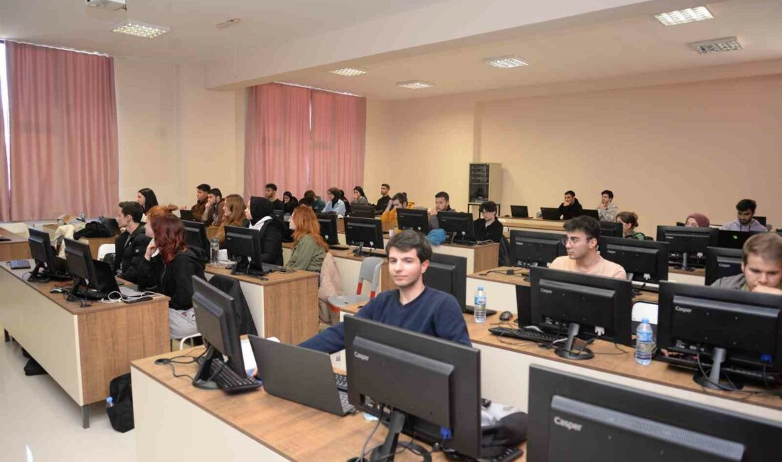 Coşkunöz Eğitim Vakfı’nın CEVHER Hibe Programı’nda yeni dönem başvuruları açıldı COŞKUNÖZ EĞİTİM VAKFI’NIN, MESLEKİ VE TEKNİK EĞİTİMİN ÜLKE GENELİNDE GELİŞMESİNE