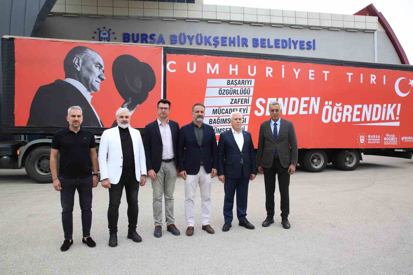 CUMHURİYET COŞKUSUNU TÜM KENTE YAYMAYI HEDEFLEYEN BURSA BÜYÜKŞEHİR BELEDİYESİ, ÖZEL