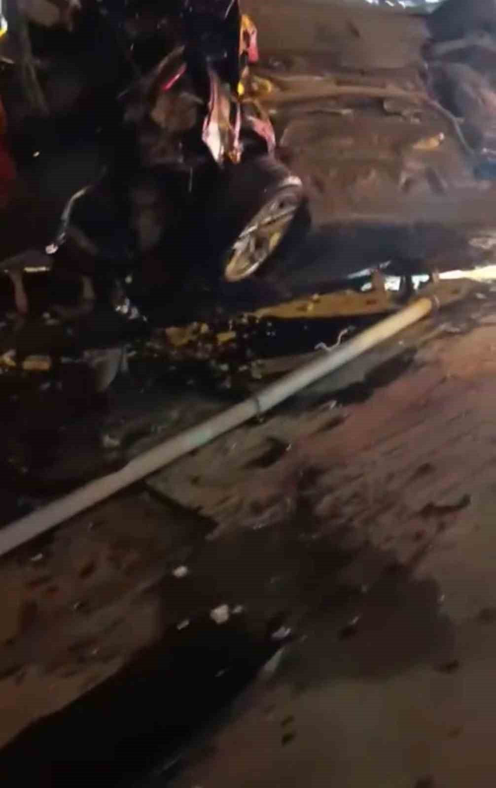 BURSA'DA SEYİR HALİNDEYKEN DİREKSİYON HAKİMİYETİNİ KAYBEDEN SÜRÜCÜ ARACIYLA TAKLA ATTI.