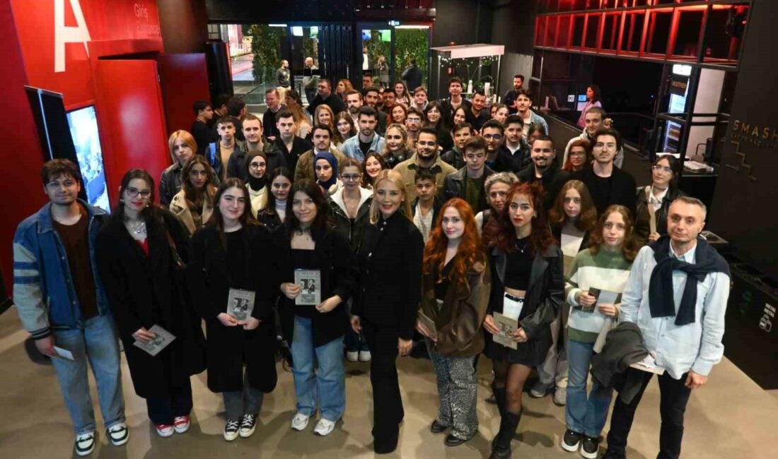 DOSABSİAD’dan üniversite öğrencilerine cumhuriyet etkinliği CUMHURİYETİMİZİN 101. KURULUŞ YILDÖNÜMÜ ÇERÇEVESİNDE ÜNİVERSİTE ÖĞRENCİLERİ İLE BULUŞAN DOSABSİAD