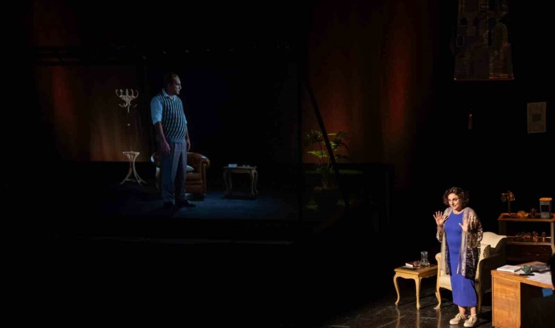 Dünyada ilk kez hologram teknolojisinin kullanıldığı tiyatro oyunu Bursalı sanatseverlerle buluştu BURSA’DA, SAHNELENEN “KEŞKE” ADLI TİYATRO OYUNUNDA GAZİ MUSTAFA KEMAL ATATÜRK