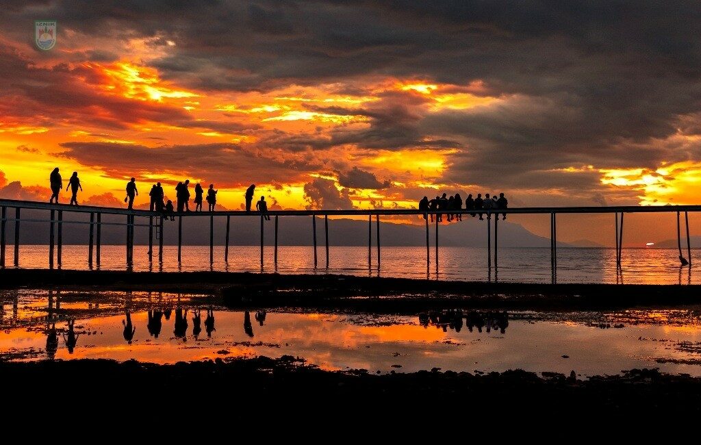 İZNİK’TE YILDA İKİ KEZ GERÇEKLEŞEN EKİNOKS GÖRSEL ŞÖLENİ İLE İLÇENİN