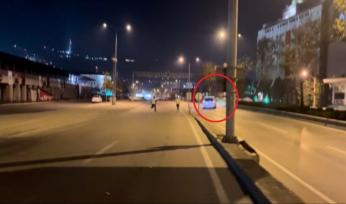 Ekipleri görünce ters şeritten kaçtı BURSA'DA TRAFİK POLİSLERİ ŞEHRİN BELİRLİ NOKTALARINDA YAPTIKLARI DENETİMLERDE KURALLARI İHLAL