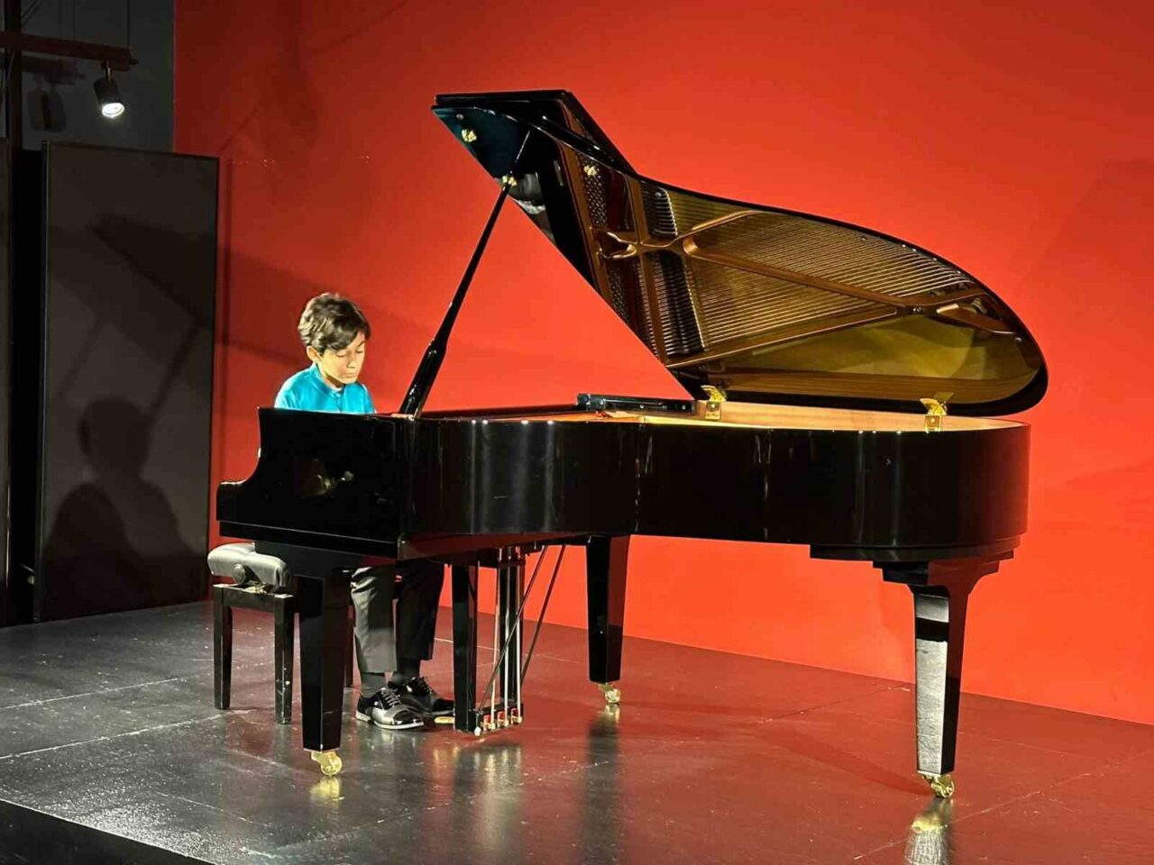 GENÇ YETENEK ALİ KESKİN, NİLÜFER BELEDİYESİ’NİN “MEM GENÇ SAHNE” PROGRAMI