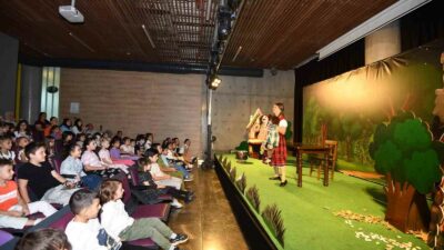 OSMANGAZİ BELEDİYESİ TARAFINDAN ÇOCUKLARA TİYATRO İZLEME ALIŞKANLIĞI KAZANDIRMA AMACIYLA HAYATA