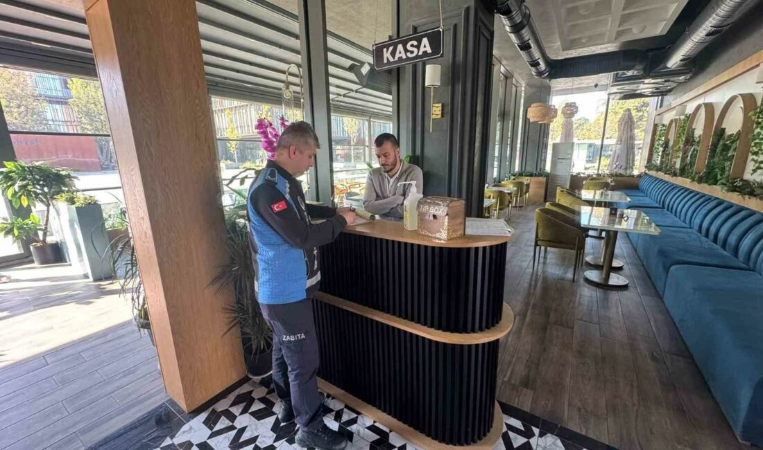 İnegöl’de zabıta ekipleri kafeleri mercek altına aldı BURSA'NIN İNEGÖL İLÇESİNDE BELEDİYE ZABITA MÜDÜRLÜĞÜ EKİPLERİ KAFETERYA İŞLETMELERİNE YÖNELİK