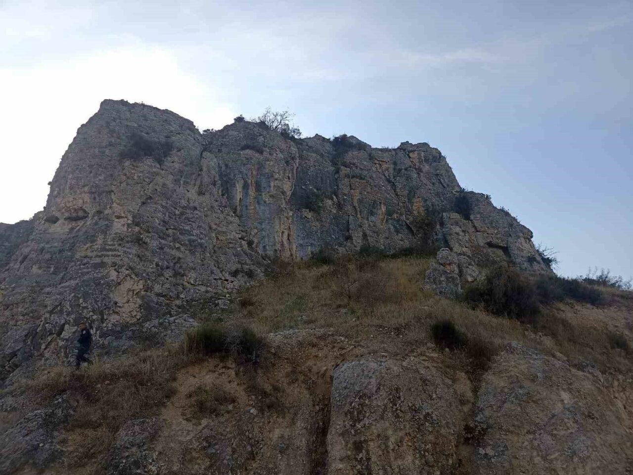 BURSA'NIN İZNİK İLÇESİNDE KAÇAK KAZI YAPAN 5 KİŞİDEN 3'Ü, MUHTARIN