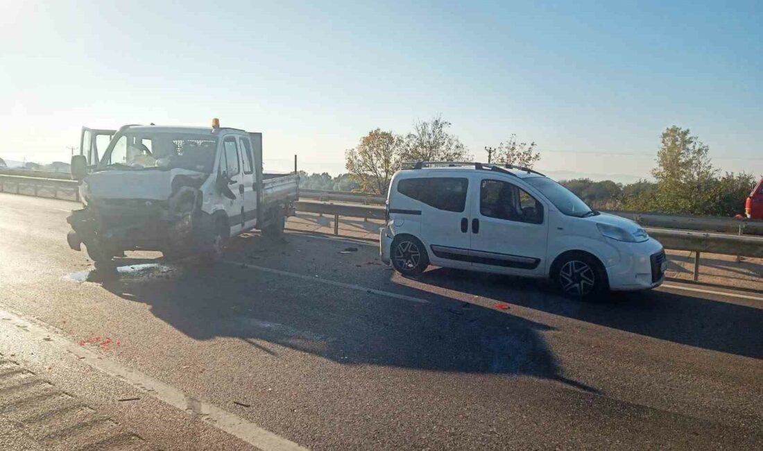 Karacabey’de zincirleme kaza: 9 yaralı BURSA’NIN KARACABEY İLÇESİNDE 3 ARACIN KARIŞTIĞI ZİNCİRLEME TRAFİK KAZASI MEYDANA