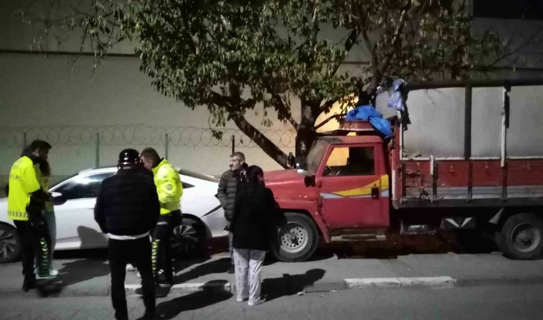 BURSA'NIN İNEGÖL İLÇESİNDE MEYDANA GELEN KAZADA PARK HALİNDEKİ ARACA ÇARPAN