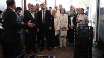 BURSA'DAKİ AĞAKÖY TARIMSAL KALKINMA KOOPERATİFİ, KENDİ ÜRETTİĞİ MEYVE KASASI İLE