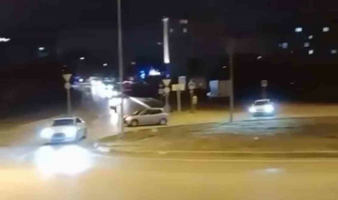 BURSA'DA SOKAK ÜZERİNDE DRİFT ATAN OTOMOBİL SÜRÜCÜSÜ VATANDAŞI ÇİLEDEN ÇIKARDI.