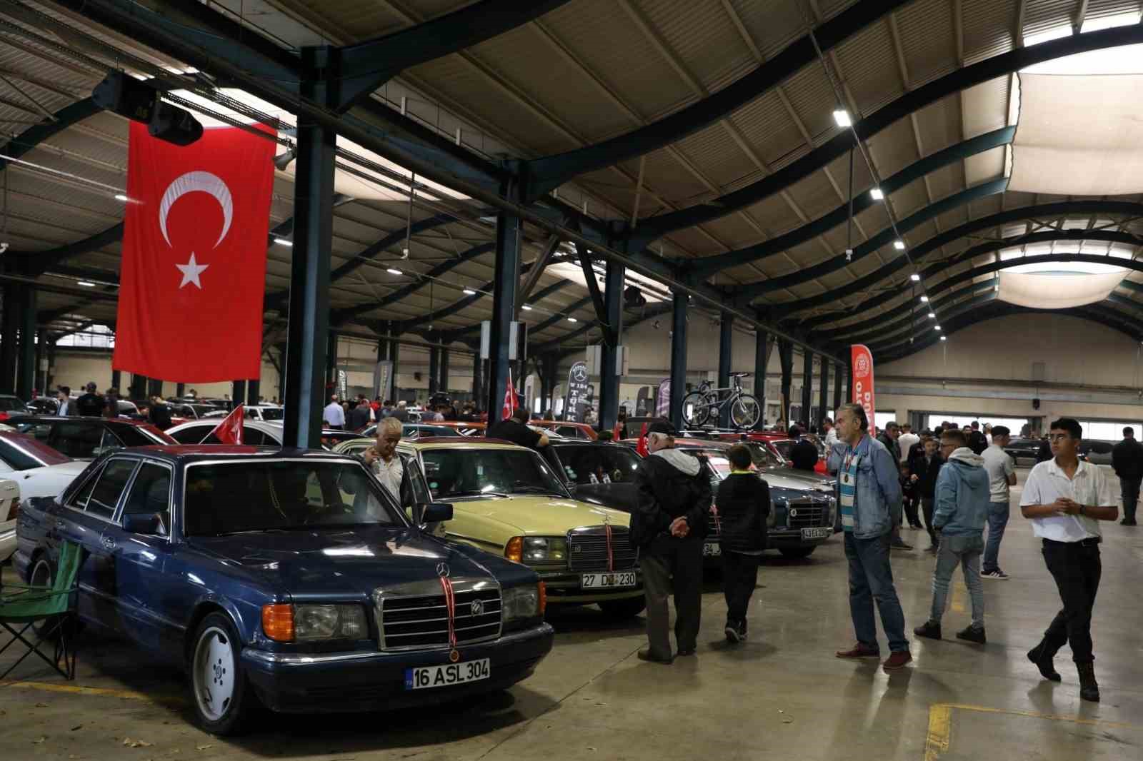 BURSA'NIN İNEGÖL İLÇESİNDE ORGANİZE EDİLEN KLASİK ARAÇ FUARINA 15 ŞEHİRDEN