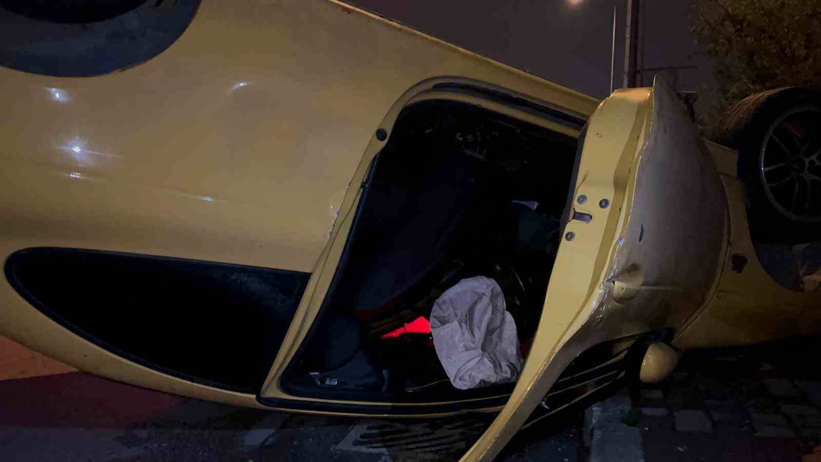 BURSA'DA SÜRÜCÜSÜNÜN DİREKSİYON HAKİMİYETİNİ KAYBETTİĞİ OTOMOBİL TAKLA ATTI. MEYDANA GELEN