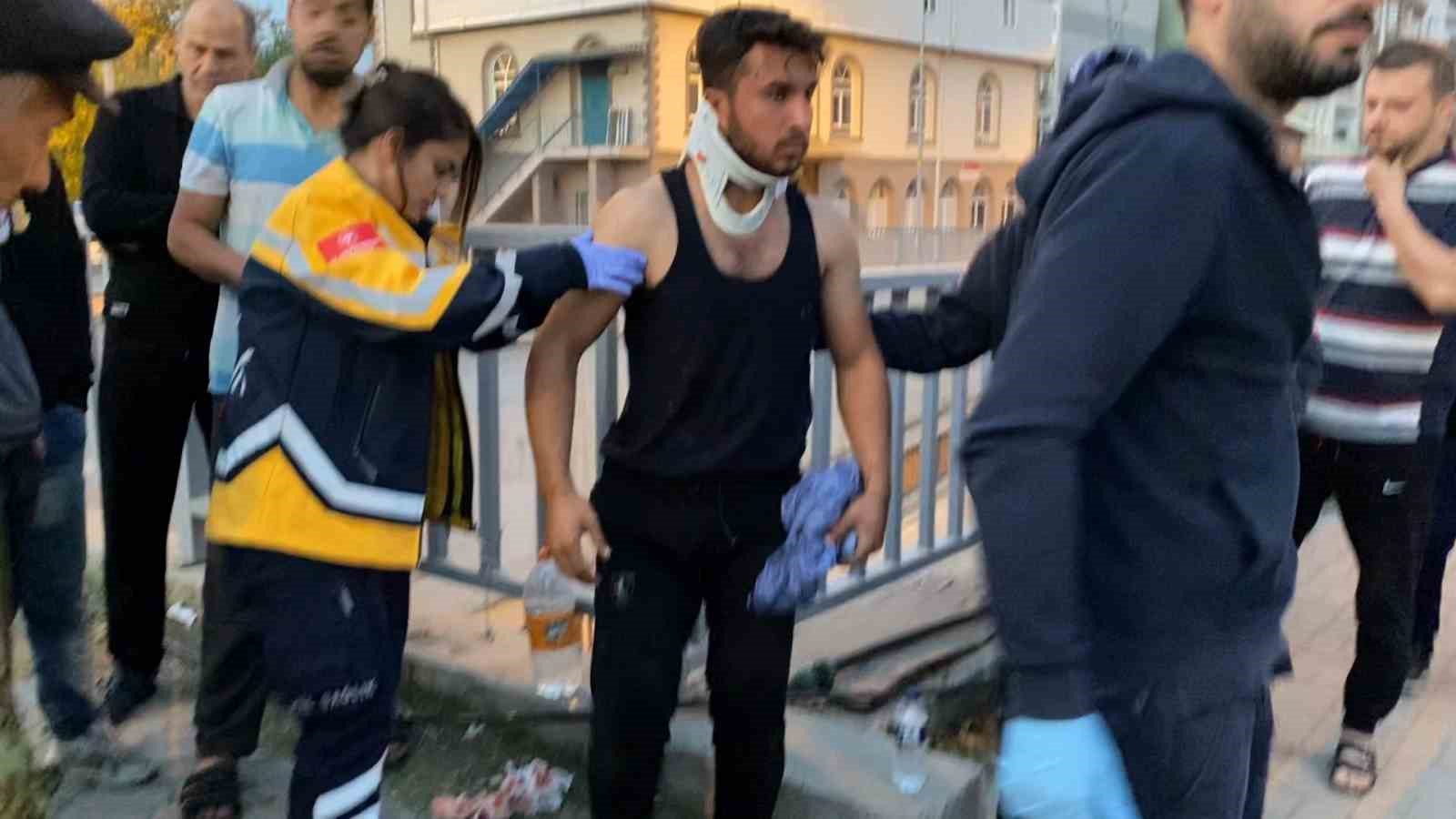 KONTROLDEN ÇIKAN TIR ALTYOLA UÇTU : 1 YARALI