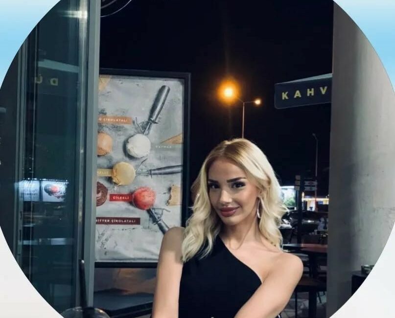 Kuzeni tarafından öldürülen genç kız toprağa verildi İSTANBUL'DA TARTIŞTIĞI KUZENİ TARAFINDAN DEFALARCA BIÇAKLANARAK ÖLDÜRÜLEN DUYGU ŞAHİN, MEMLEKETİ