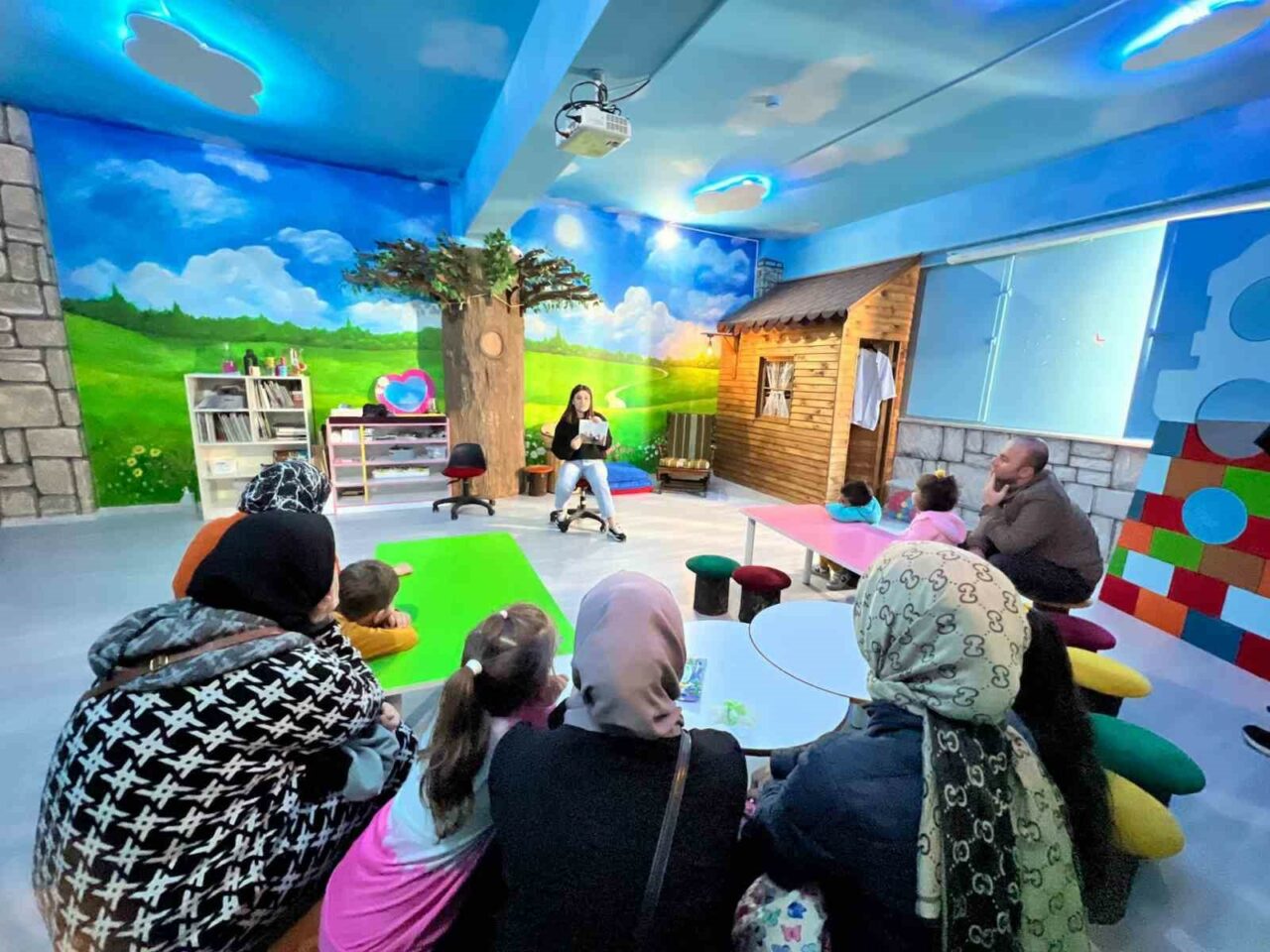 OSMANGAZİ BELEDİYESİ, DÜZENLEDİĞİ MASAL ATÖLYESİ İLE ÇOCUKLARI MASALLARIN ETKİLEYİCİ DÜNYASIYLA