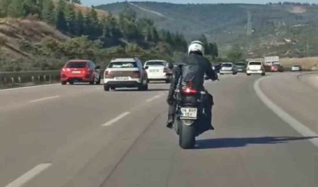 Motosiklet üzerinde dans edip kilometrelerce ilerledi BURSA'DA BİR MOTOSİKLET SÜRÜCÜSÜ SEYİR HALİNDEYKEN, İKİ TEKERLEKLİ ARAÇ ÜZERİNDE
