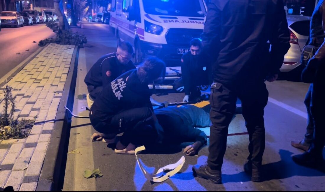 BURSA'DA SEYİR HALİNDEKİ MOTOSİKLETİN ÖNÜNE ATLAYAN ZİHİNSEL ENGELLİ ADAM KAZAYA