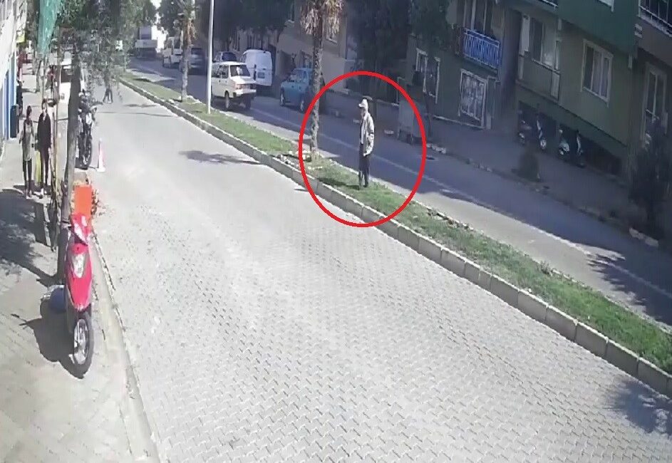 Motosikletin çarptığı yaşlı adam ağır yaralandı BURSA'NIN MUSTAFAKEMALPAŞA İLÇESİNDE KARŞIDAN KARŞIYA GEÇEN YAŞLI ADAMA MOTOSİKLET ÇARPTI.