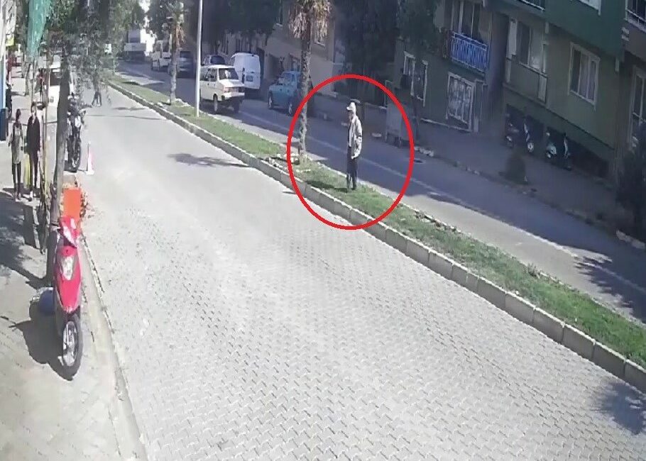 Motosikletin çarptığı yaşlı adam hayatını kaybetti BURSA'NIN MUSTAFAKEMALPAŞA İLÇESİNDE KARŞIDAN KARŞIYA GEÇERKEN MOTOSİKLETİN ÇARPMASIYLA AĞIR YARALANAN